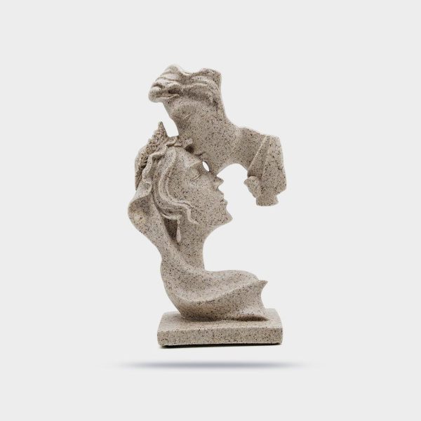 مجسمه زن و شوهر مجسمه صنایع دستی حکاکی شده عاشقانه زیور بوسیدن عاشق مجسمه رزین هنر مدرن